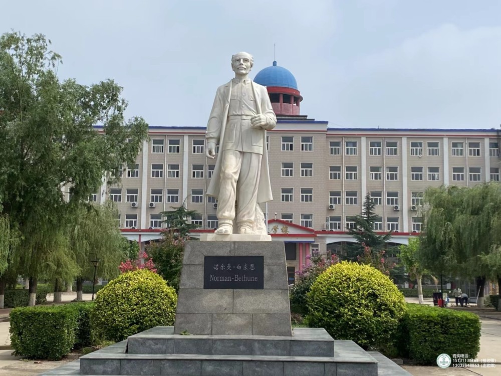 白求恩雕像.jpg